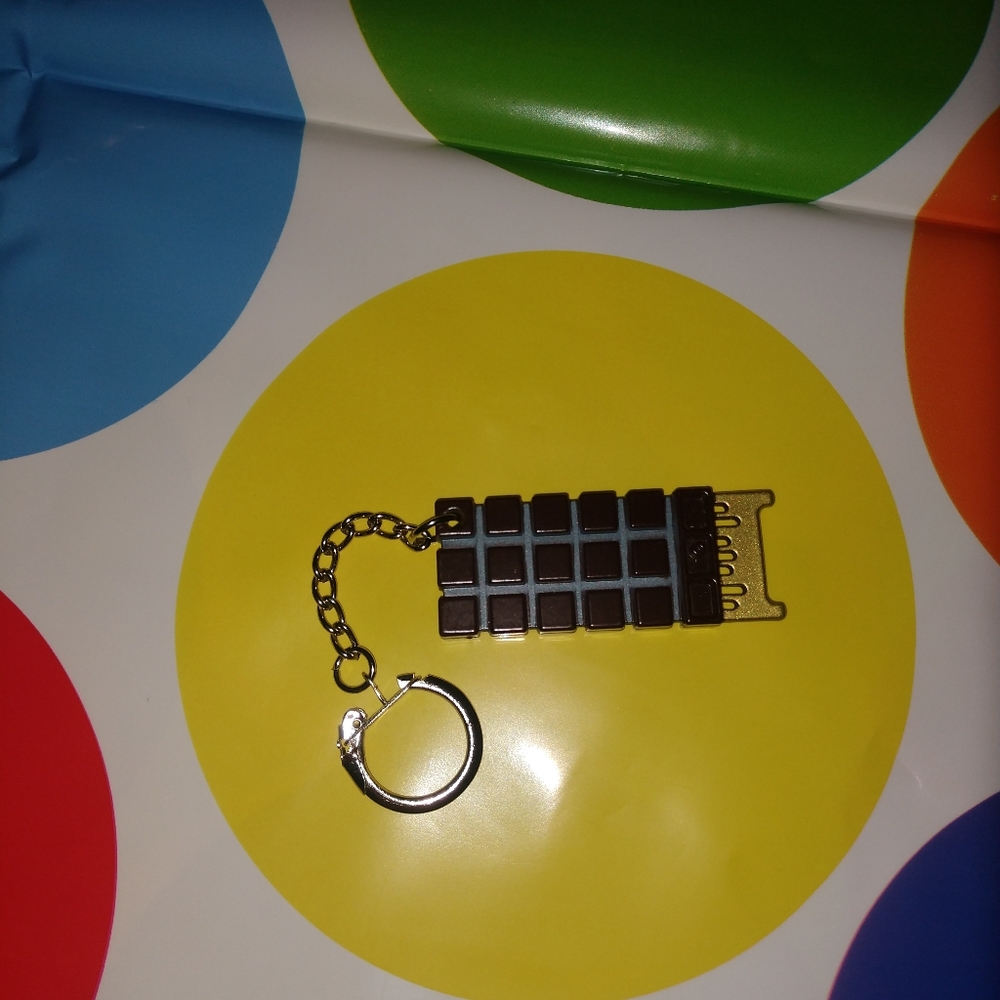 NEW keychain computer brain chip of Terminator Genisys, from Loot Crate - Picture 5 of 5